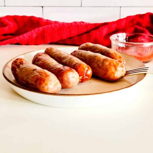 A plate of air fryer breakfast sausages.