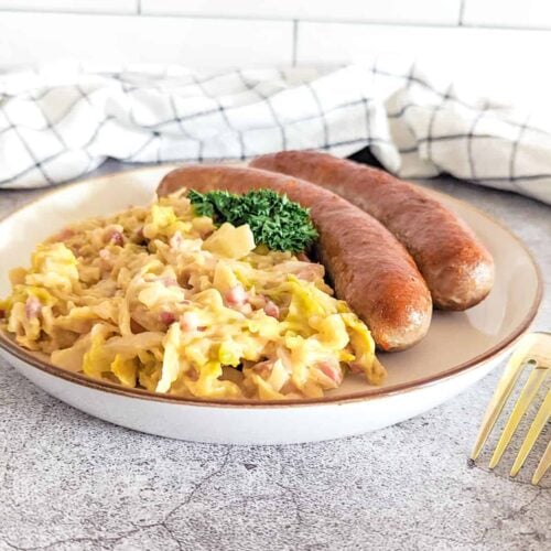 A plate of Wirsing served with Bratwurst