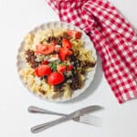 Overhead picture of Turkish pasta with yogurt and tomatoes.