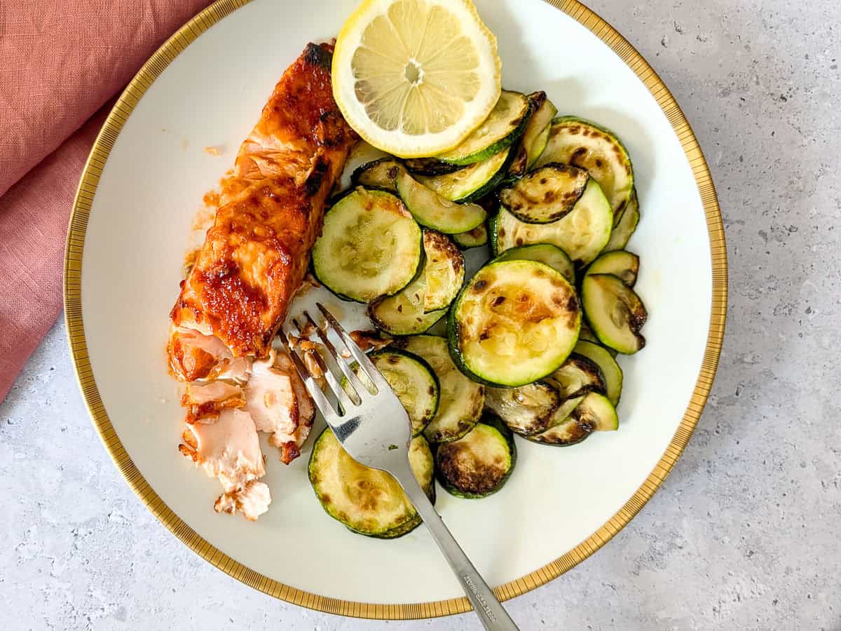 A top-down image of air fryer salmon served on a plate.