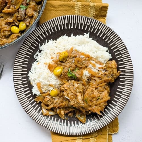 Yassa chicken served with some rice.